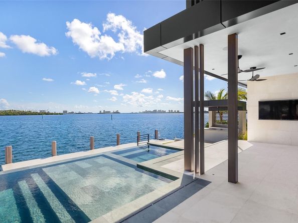 11404 N Bayshore Dr, North Miami FL 33181