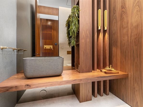 11404 N Bayshore Dr, North Miami FL 33181