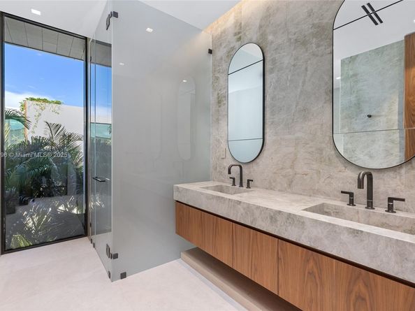 11404 N Bayshore Dr, North Miami FL 33181