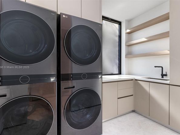 11404 N Bayshore Dr, North Miami FL 33181