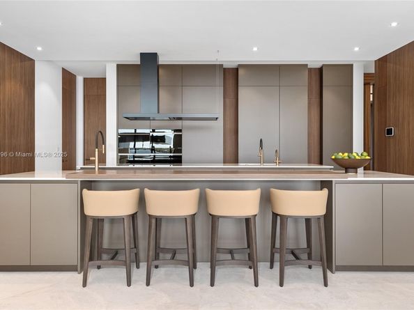 11404 N Bayshore Dr, North Miami FL 33181