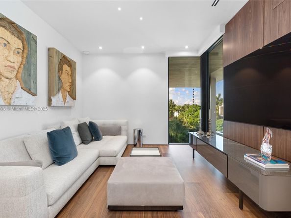 11404 N Bayshore Dr, North Miami FL 33181