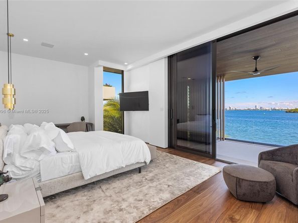 11404 N Bayshore Dr, North Miami FL 33181