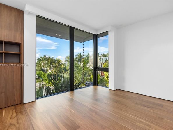 11404 N Bayshore Dr, North Miami FL 33181