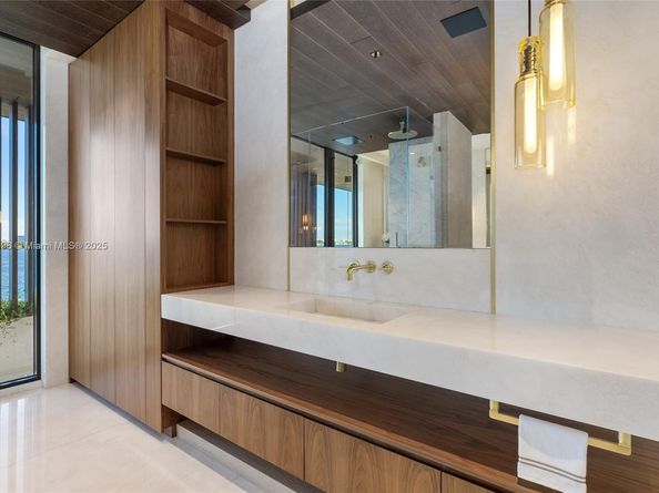 11404 N Bayshore Dr, North Miami FL 33181