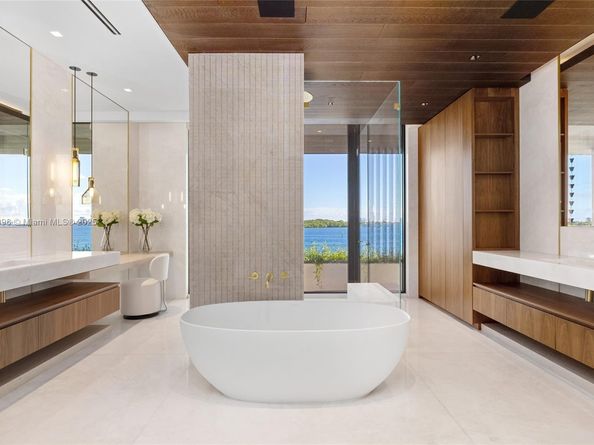 11404 N Bayshore Dr, North Miami FL 33181