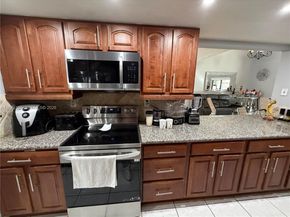 8408 NW 8th St 8408, Miami FL 33126