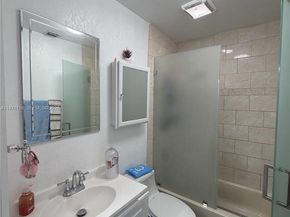 8408 NW 8th St 8408, Miami FL 33126