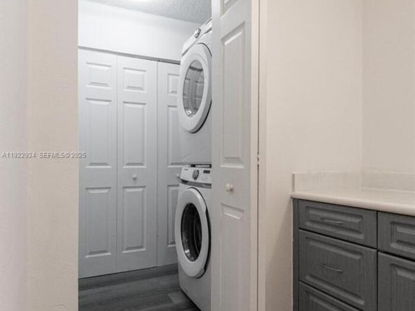 854 NW 87th Ave 504, Miami FL 33172