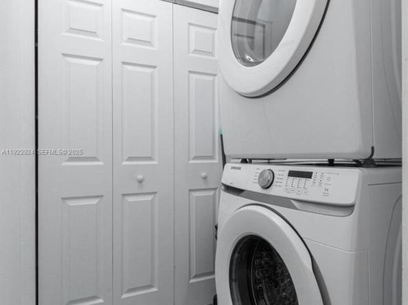 854 NW 87th Ave 504, Miami FL 33172