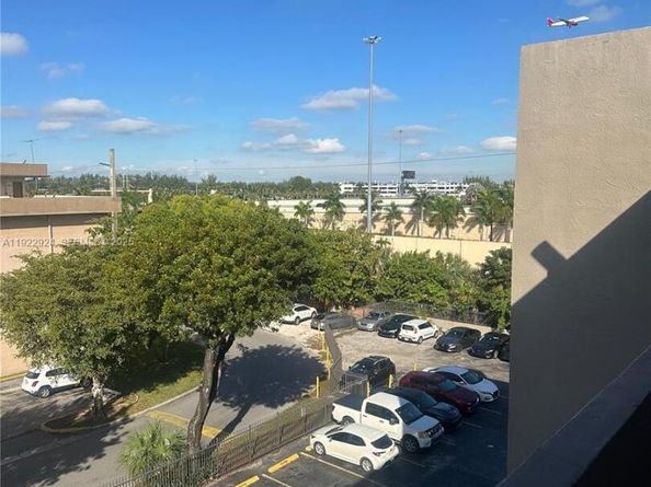 854 NW 87th Ave 504, Miami FL 33172