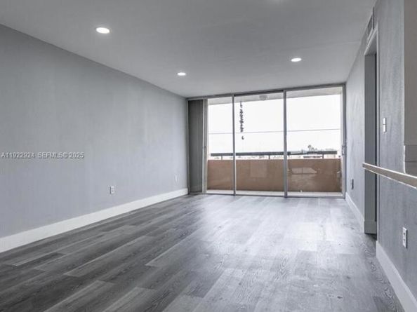 854 NW 87th Ave 504, Miami FL 33172