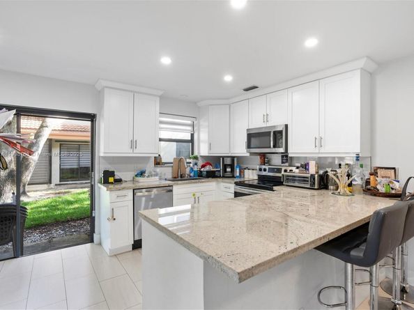 3400 Emerald Oaks Dr 801, Hollywood FL 33021