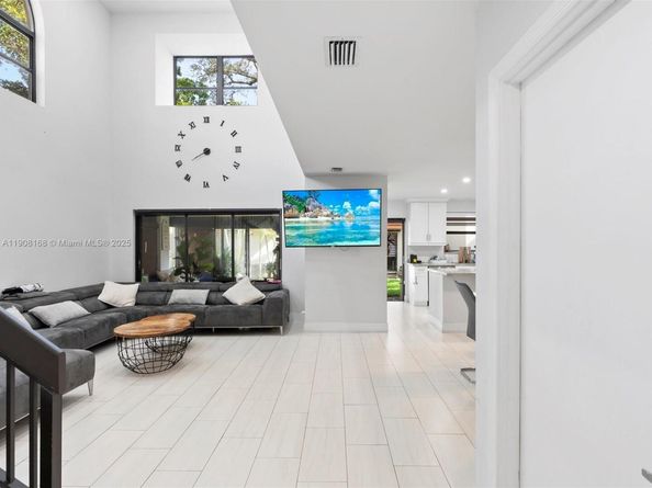 3400 Emerald Oaks Dr 801, Hollywood FL 33021