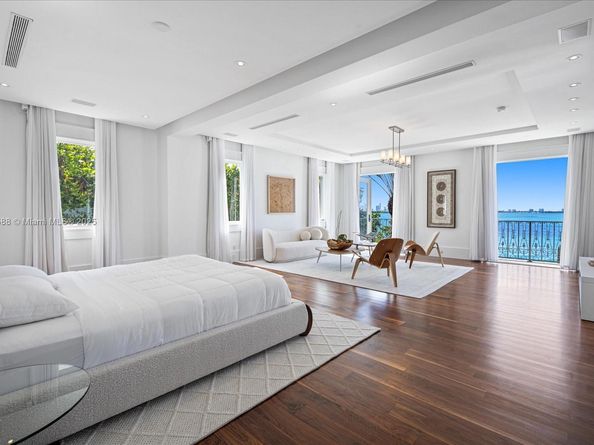 4340 N Bay Rd, Miami Beach FL 33140
