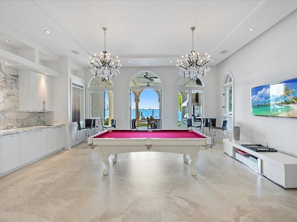 4340 N Bay Rd, Miami Beach FL 33140