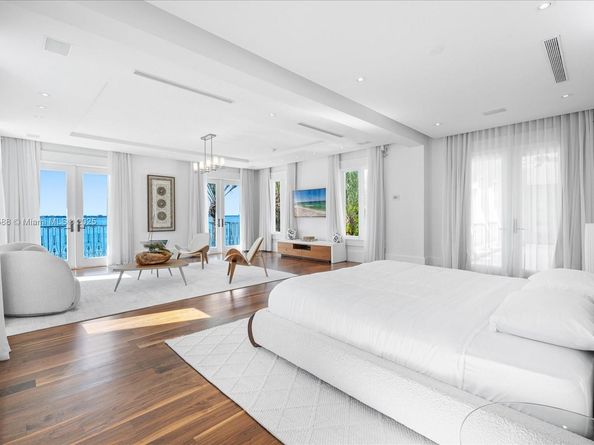 4340 N Bay Rd, Miami Beach FL 33140