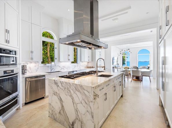 4340 N Bay Rd, Miami Beach FL 33140