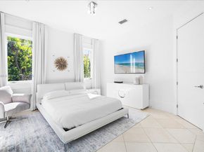 4340 N Bay Rd, Miami Beach FL 33140