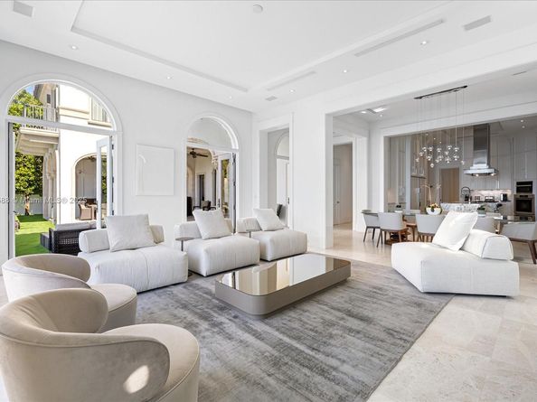 4340 N Bay Rd, Miami Beach FL 33140