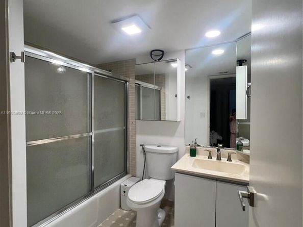 520 Brickell Key Dr A900, Miami FL 33131