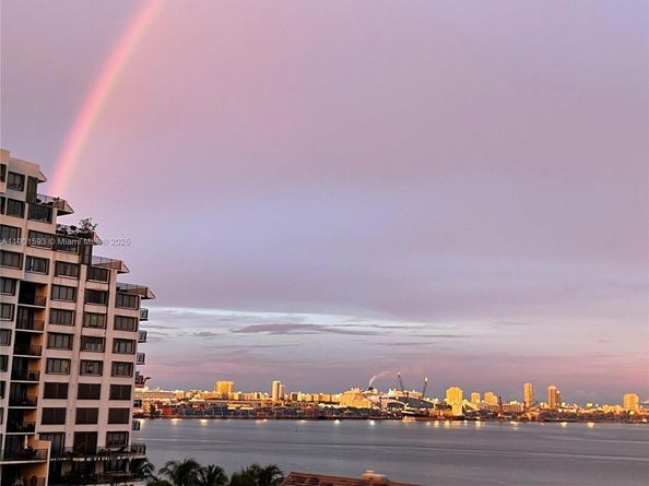 520 Brickell Key Dr A900, Miami FL 33131