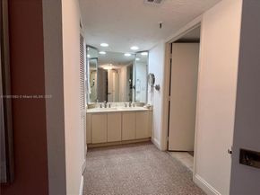 520 Brickell Key Dr A900, Miami FL 33131