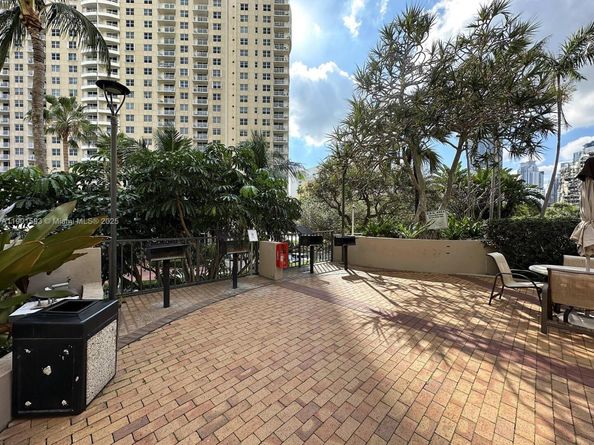 520 Brickell Key Dr A900, Miami FL 33131