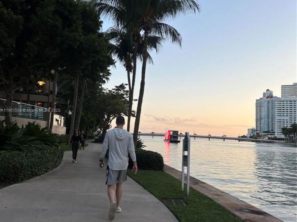 520 Brickell Key Dr A900, Miami FL 33131