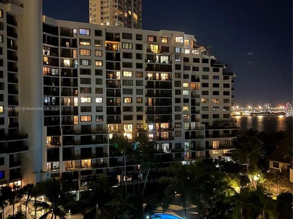 520 Brickell Key Dr A900, Miami FL 33131