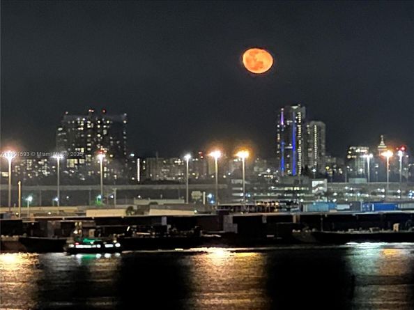 520 Brickell Key Dr A900, Miami FL 33131