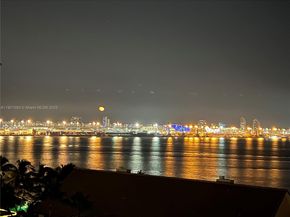 520 Brickell Key Dr A900, Miami FL 33131