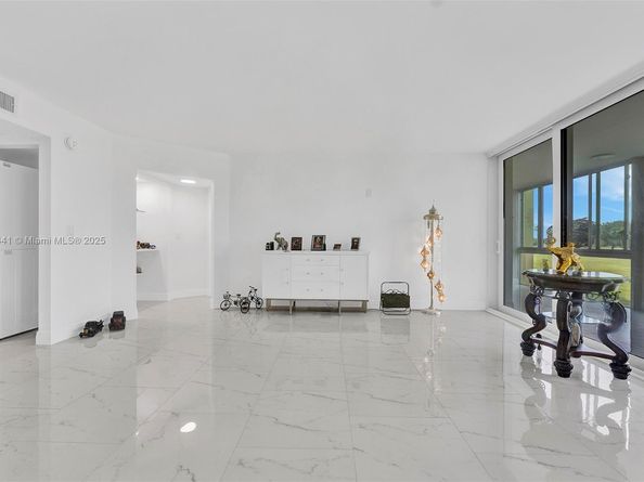 3661 Via Poinciana 206, Lake Worth FL 33467