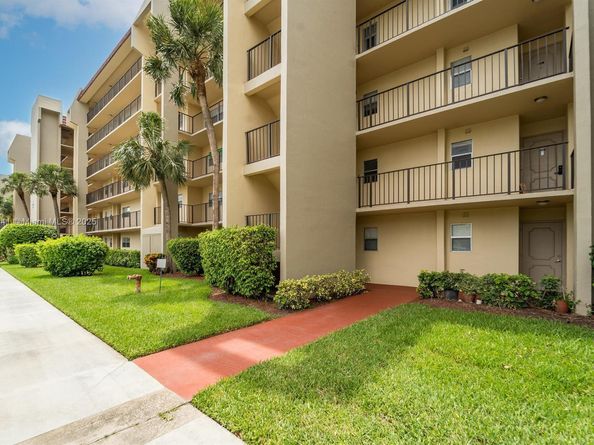 3661 Via Poinciana 206, Lake Worth FL 33467
