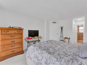 3661 Via Poinciana 206, Lake Worth FL 33467