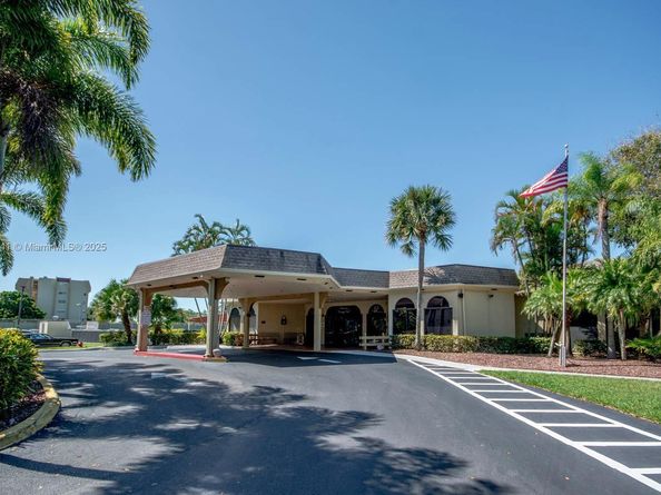 3661 Via Poinciana 206, Lake Worth FL 33467