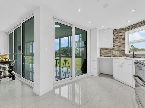 3661 Via Poinciana 206, Lake Worth FL 33467