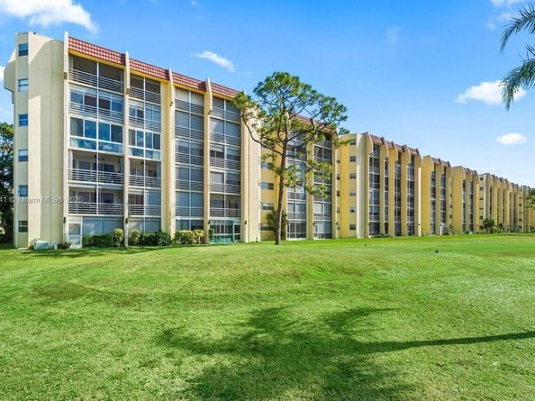 3661 Via Poinciana 206, Lake Worth FL 33467