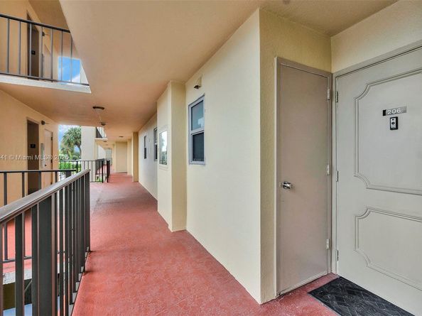 3661 Via Poinciana 206, Lake Worth FL 33467