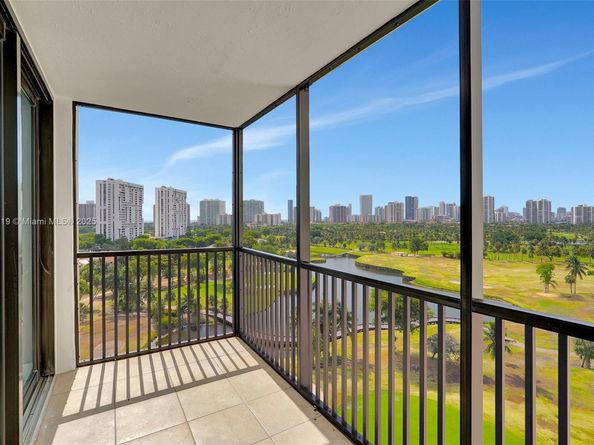 20379 W Country Club Dr 1233, Aventura FL 33180