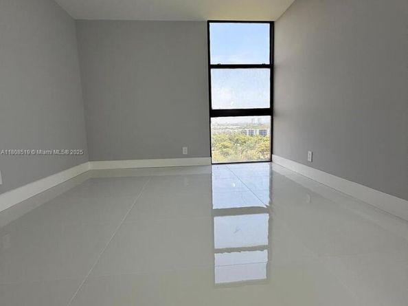 20379 W Country Club Dr 1233, Aventura FL 33180