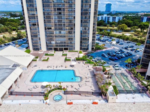 20379 W Country Club Dr 1233, Aventura FL 33180