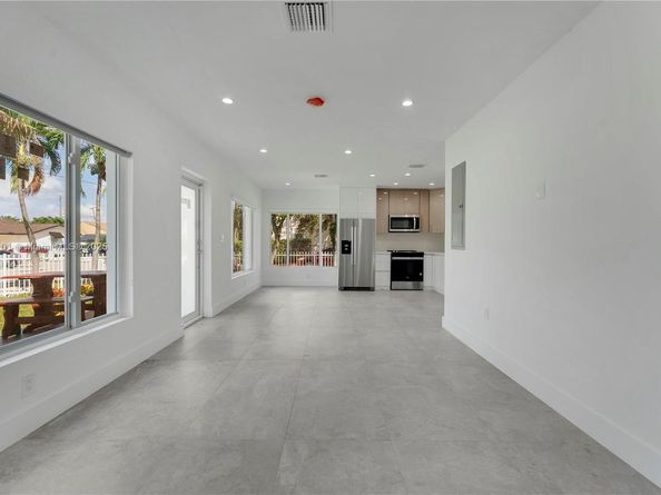 521 NW 33rd Ave, Miami FL 33125