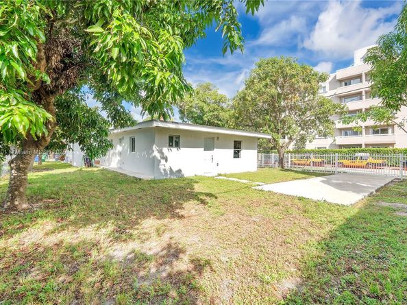 521 NW 33rd Ave, Miami FL 33125
