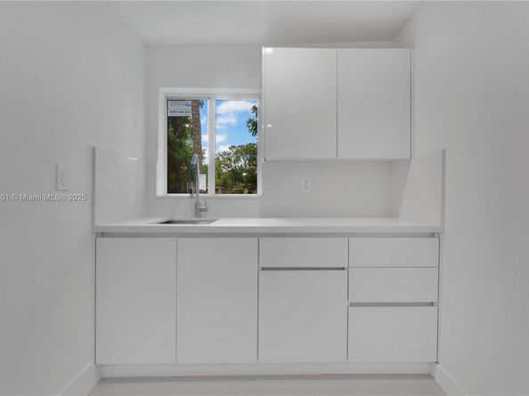521 NW 33rd Ave, Miami FL 33125