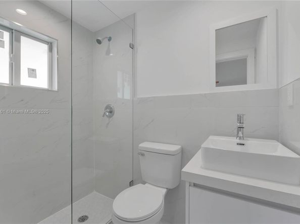 521 NW 33rd Ave, Miami FL 33125