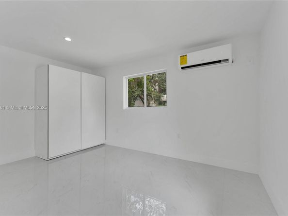 521 NW 33rd Ave, Miami FL 33125
