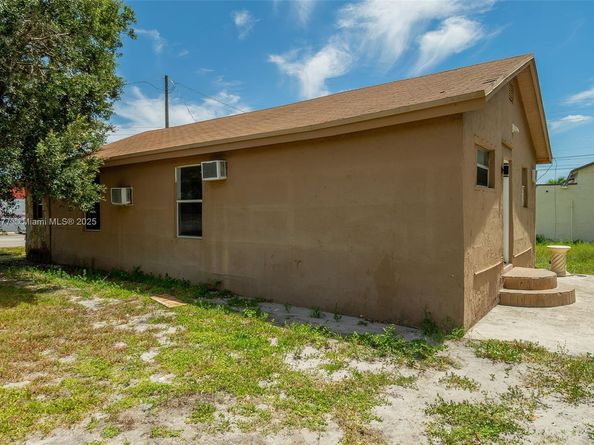 1021 W 33rd St, Riviera Beach FL 33404