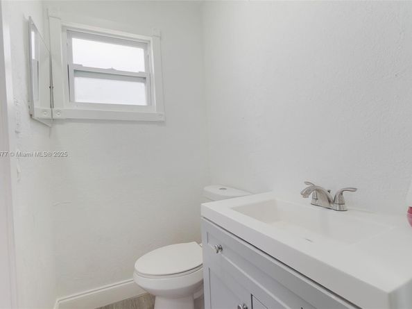 1021 W 33rd St, Riviera Beach FL 33404