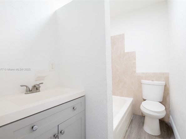 1021 W 33rd St, Riviera Beach FL 33404